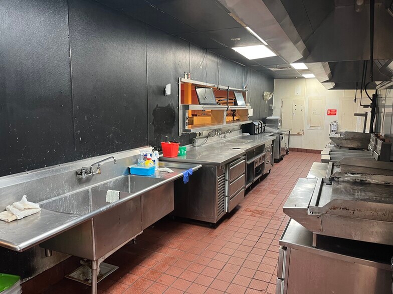 More Photos Of 7065 Winchester Rd, Memphis General Retail For Sale