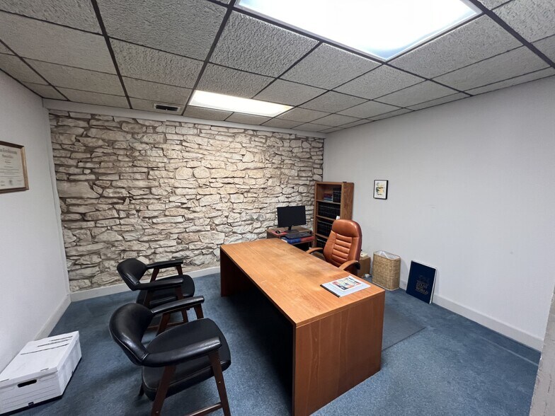 More Photos Of 110 E San Antonio St, San Marcos Office For Sale