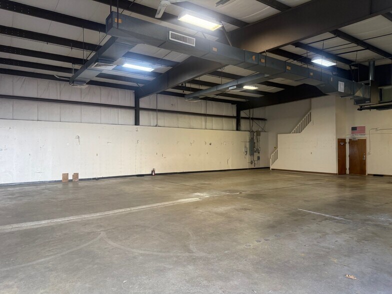 More Photos Of 67 Beverage Hill Ave, Pawtucket Industrial For Lease