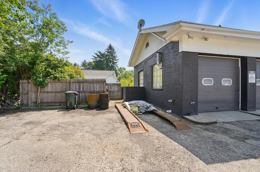 More Photos Of 4500 Dixie Hwy, Franklin Auto Repair For Sale