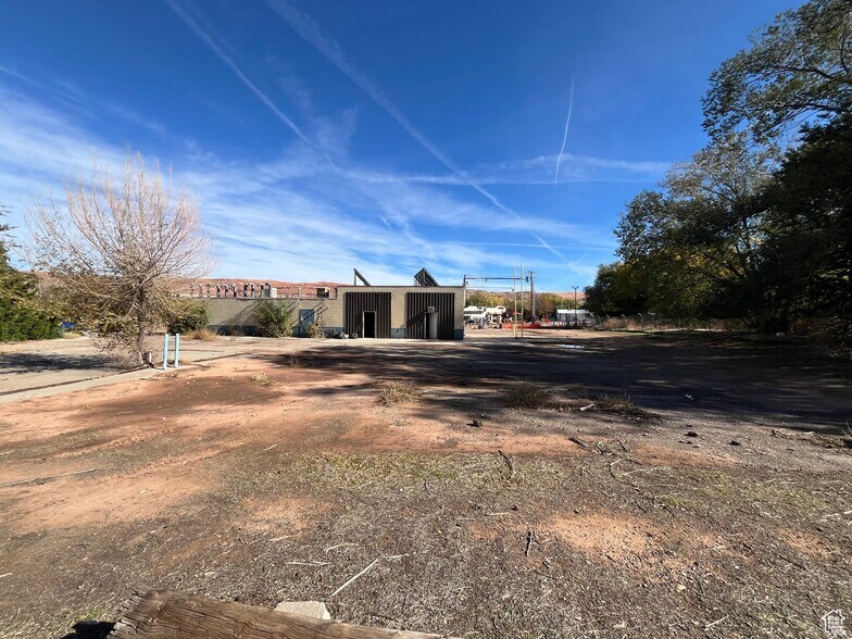 More Photos Of 588 Kane Creek Blvd, Moab General Retail For Sale