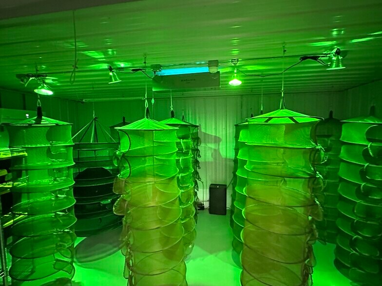 More Photos Of 1003 N Elm St, Tekonsha Distribution For Sale