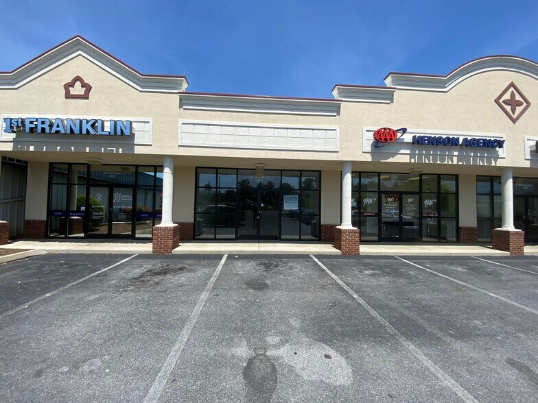 Primary Photo Of 1250 Volunteer Pky, Bristol Storefront For Lease