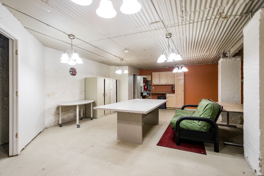 More Photos Of 3442 McDougall St, Detroit Office For Sale