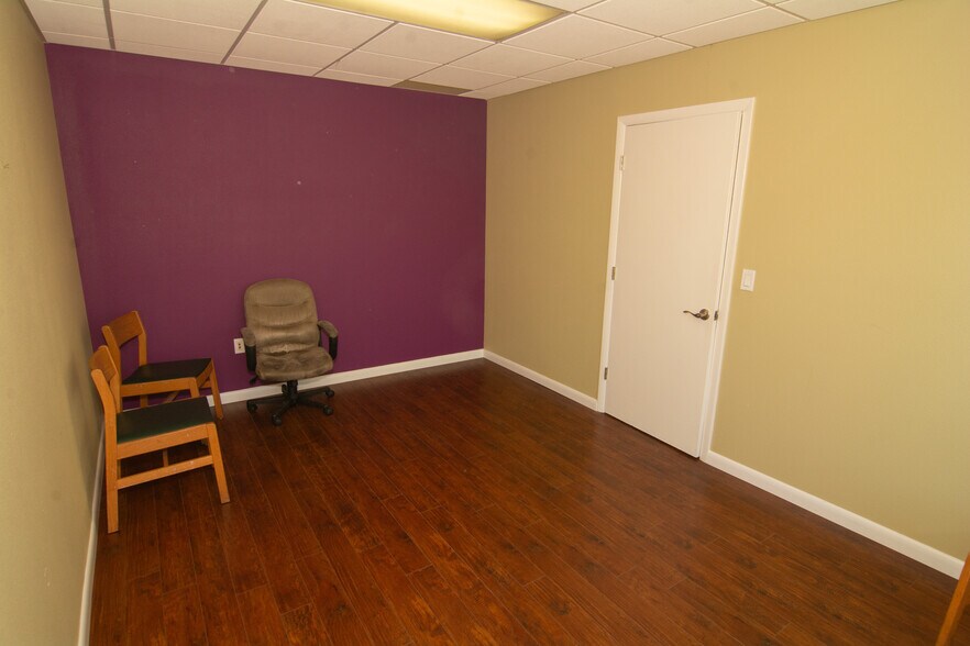 More Photos Of 3617 Webber St, Sarasota General Retail For Sale