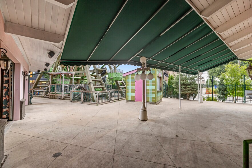 More Photos Of 2501 & 2519 Marshall St NE, Minneapolis Restaurant For Sale