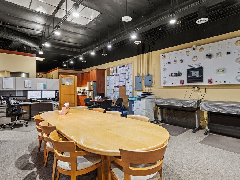 More Photos Of 1812 Victory Blvd, Glendale Flex For Sale