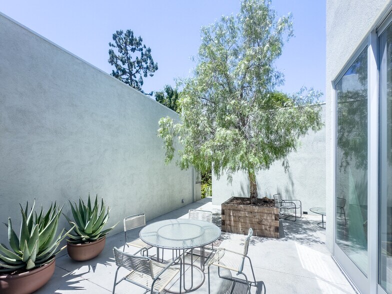 More Photos Of 1825 Hyperion Ave, Los Angeles Loft Creative Space For Lease