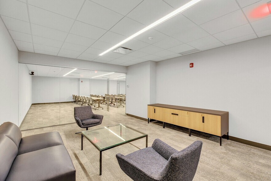 More Photos Of 1000 Woodbury Rd, Woodbury Office For Lease