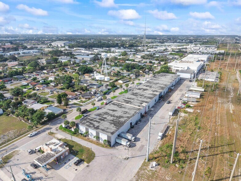 More Photos Of 1205-1421 Hill Ave, Mangonia Park Warehouse For Lease