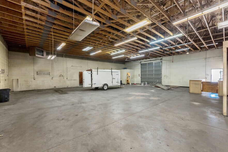 More Photos Of 8534 E Valley Rd, Prescott Valley Warehouse For Lease
