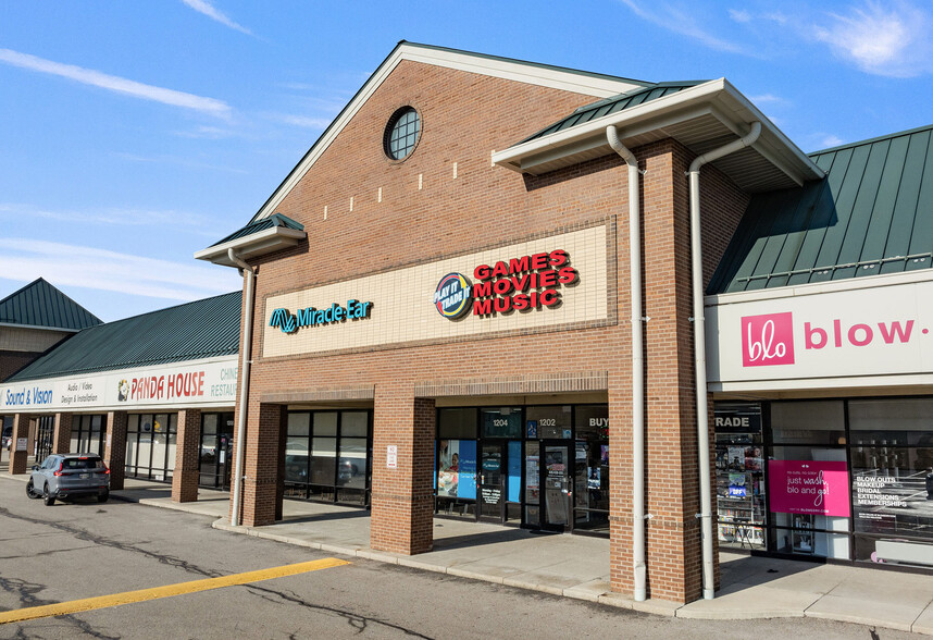 More Photos Of 1182-1282 E Powell Dr, Lewis Center Unknown For Lease