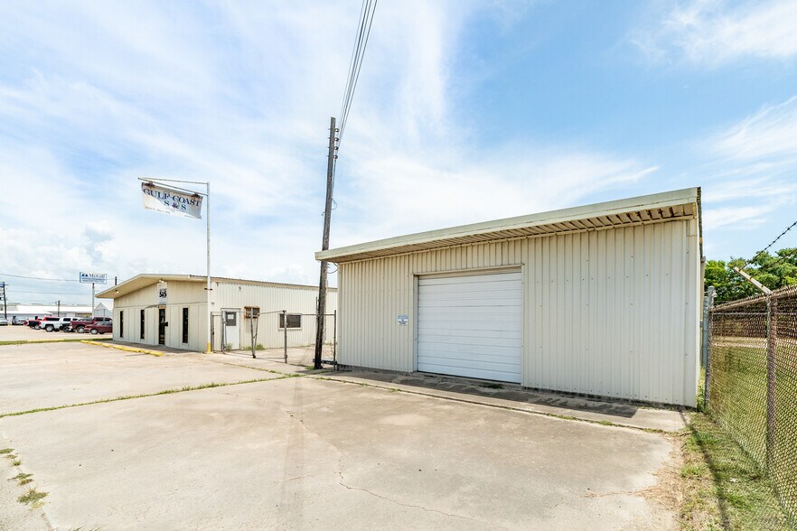 More Photos Of 6322 E Highway 332, Freeport Warehouse For Sale
