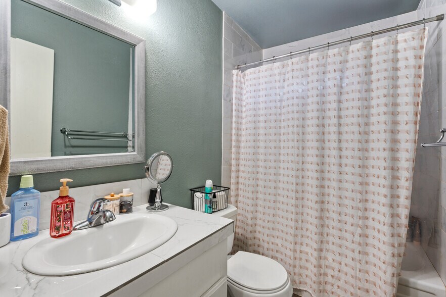 More Photos Of 2020 S Dora St, Ukiah Apartments For Sale