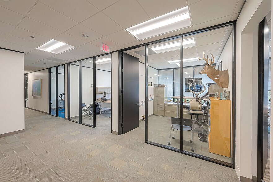 More Photos Of 6575 610 Loop S, Bellaire Office For Sale