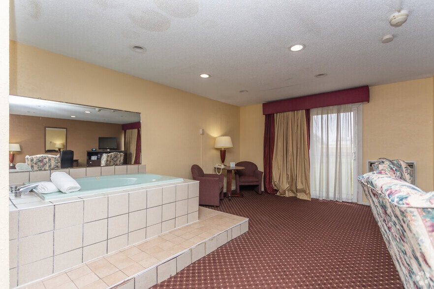 More Photos Of 1800 Miami St, Toledo Hotel For Sale