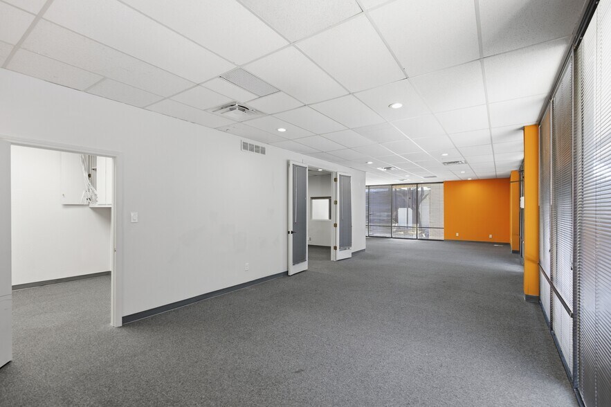 More Photos Of 4440-4460 Spring Valley Rd, Dallas Unknown For Lease