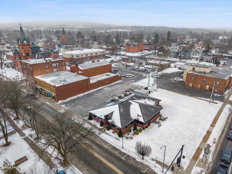 More Photos Of 212 Main St, Oneida General Retail For Sale