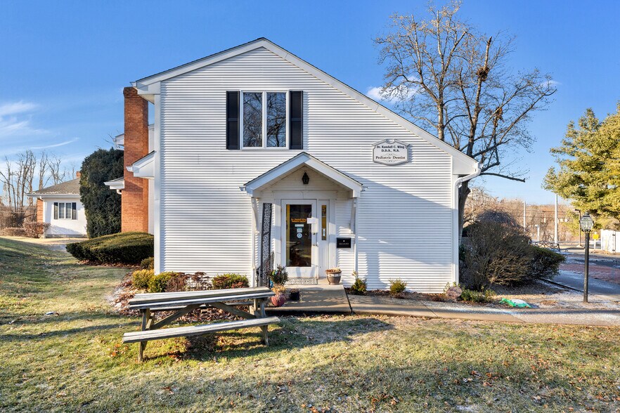 More Photos Of 1050 Sullivan Ave, South Windsor Medical For Sale