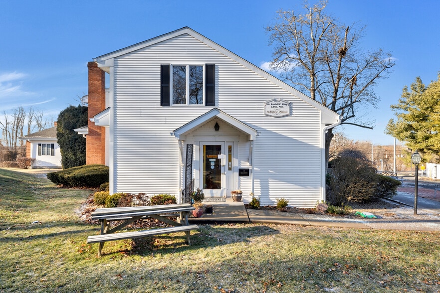More Photos Of 1050 Sullivan Ave, South Windsor Medical For Sale