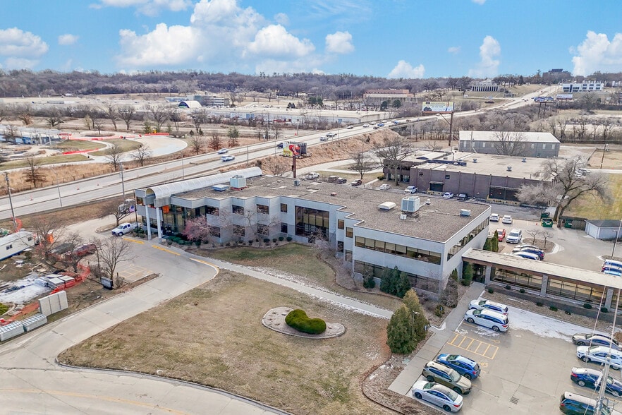 More Photos Of 2100 Fleur Dr, Des Moines Office For Sale