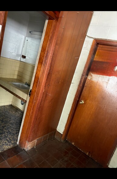 More Photos Of 806 Westover Dr, Danville Freestanding For Lease