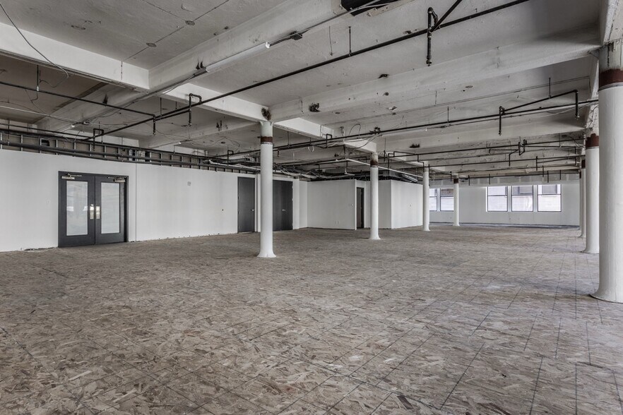 More Photos Of 36 S Pennsylvania St, Indianapolis Office For Lease