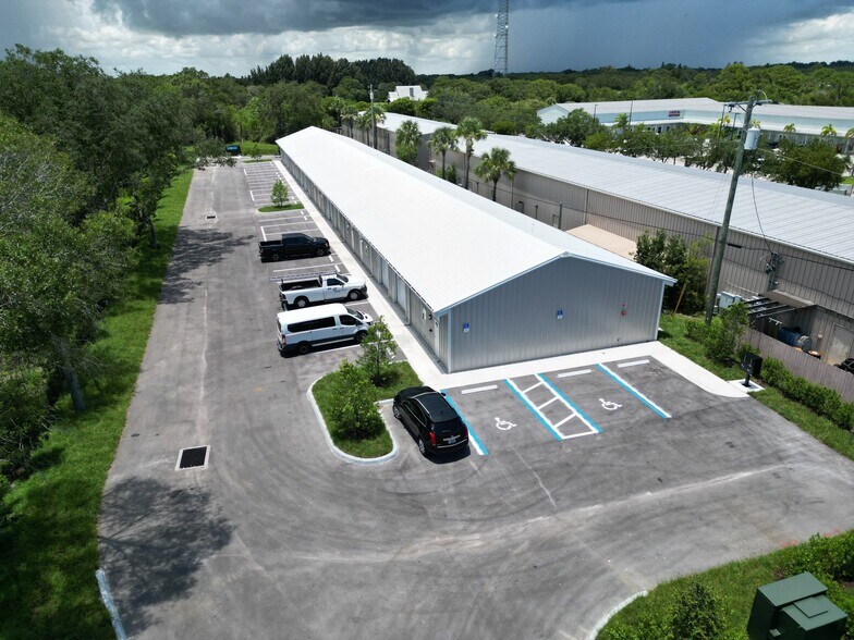 More Photos Of 3801-3815 Oleander Ave, Fort Pierce Warehouse For Lease
