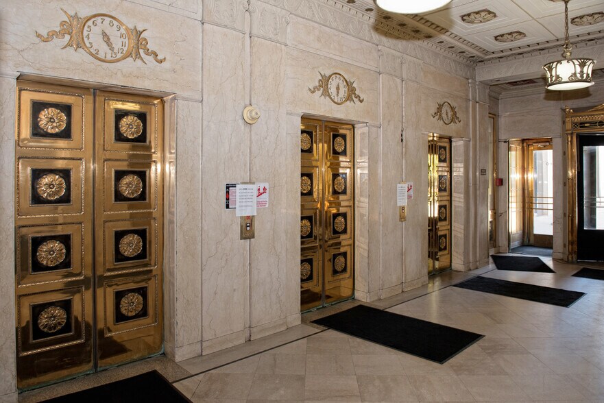 More Photos Of 6 W Federal St, Youngstown Office For Sale