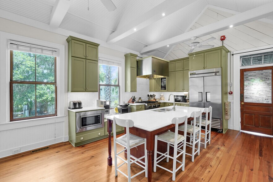 More Photos Of 21 Officers Row, Tybee Island Hospitality For Sale