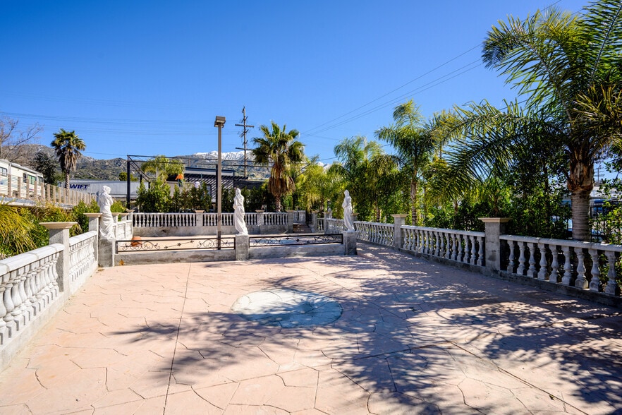 More Photos Of 6500 Foothill Blvd, Tujunga Restaurant For Sale