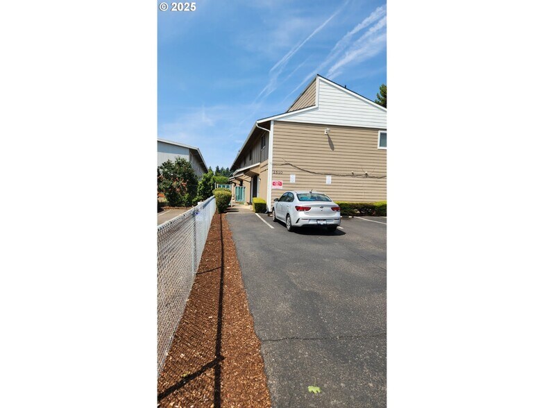 More Photos Of 2510 E 8TH St, Vancouver Apartments For Sale