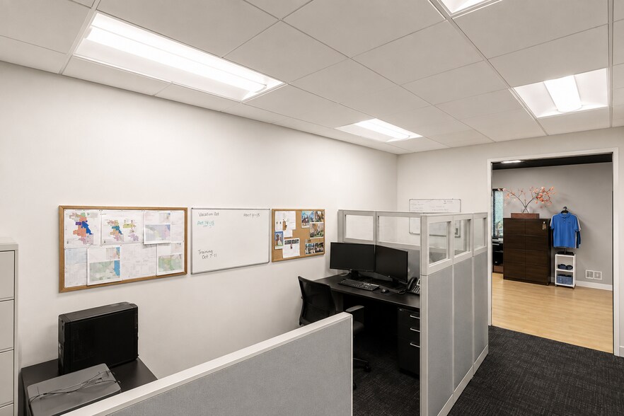 More Photos Of 935 N Plum Grove Rd, Schaumburg Office For Sale