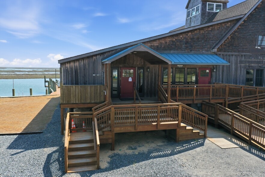 More Photos Of 17 Atlantic Ave, Wachapreague Restaurant For Sale