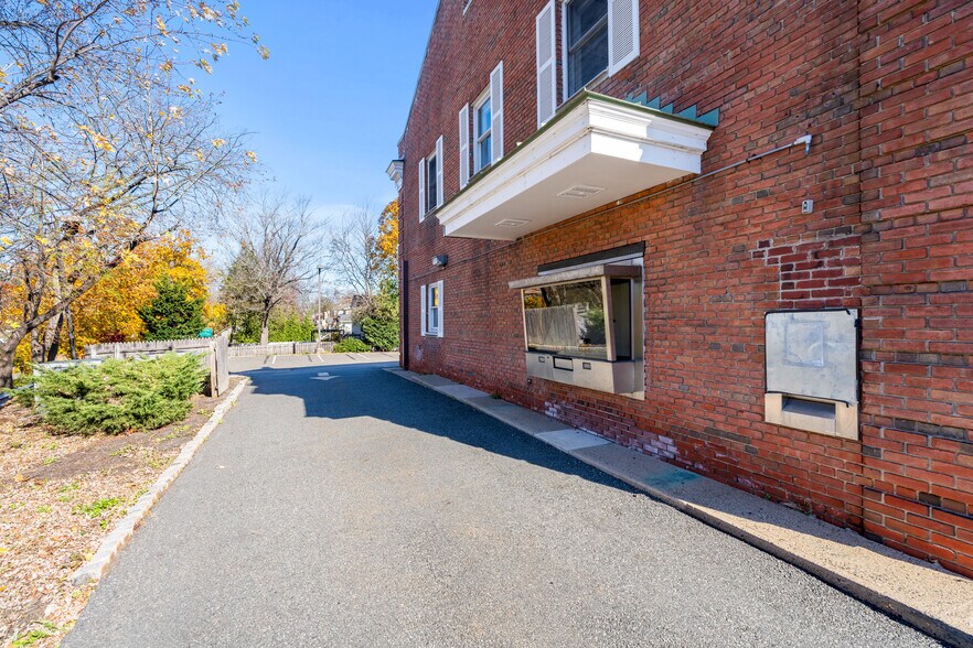 More Photos Of 434 Main St, Chatham Bank For Sale