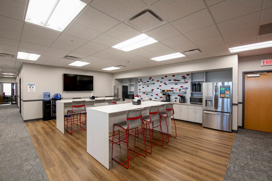 More Photos Of 333 Glen St, Glens Falls Office For Lease