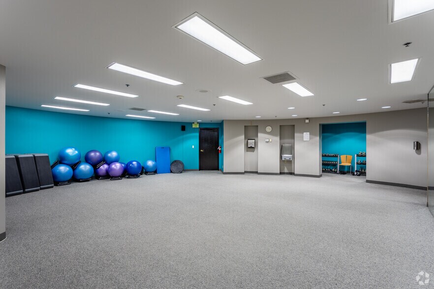 More Photos Of 5335 Meadows Rd, Lake Oswego Office For Lease