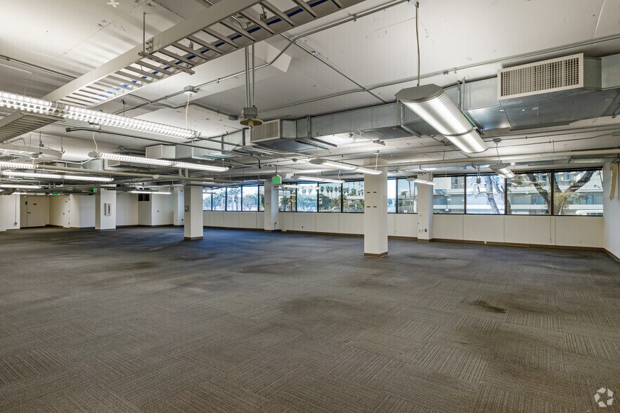 More Photos Of 5757 W Century Blvd, Los Angeles Office For Lease