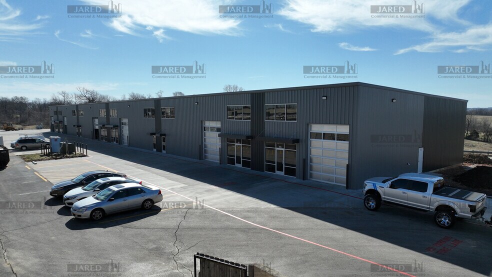 More Photos Of 1866 20th, Ozark Industrial For Lease