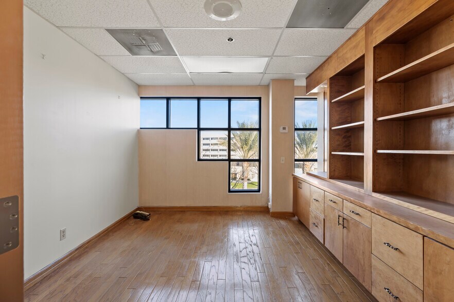 More Photos Of 44215 15th St W, Lancaster Medical For Sale