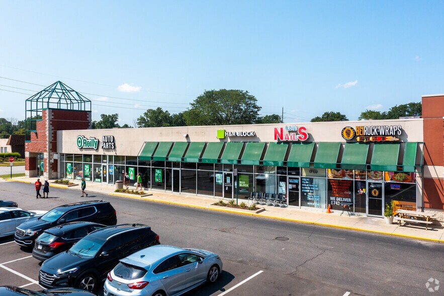 More Photos Of 5726-5940 Middlebelt Rd, Garden City Unknown For Lease