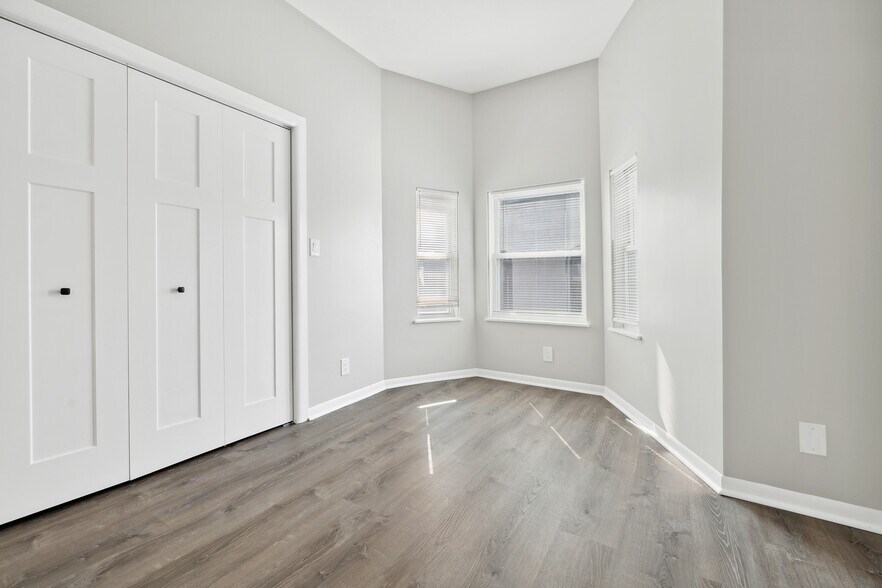 More Photos Of 2525 N Orchard St, Chicago Apartments For Sale