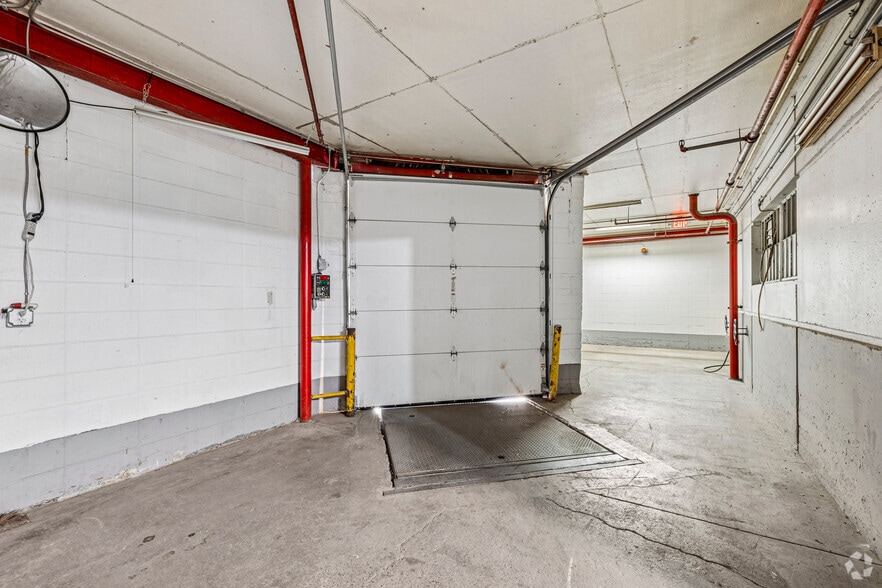More Photos Of 501 N Main Ave, Springfield Warehouse For Lease