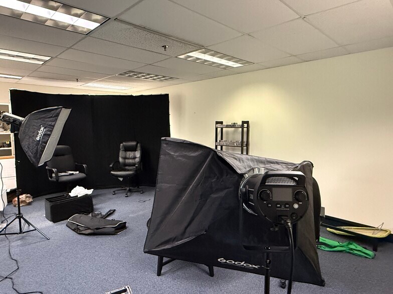 More Photos Of 8230 Boone Blvd, Vienna Office For Sale