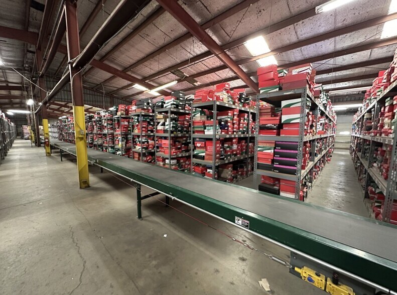 More Photos Of 600 N Wildwood Dr, Irving Warehouse For Sale