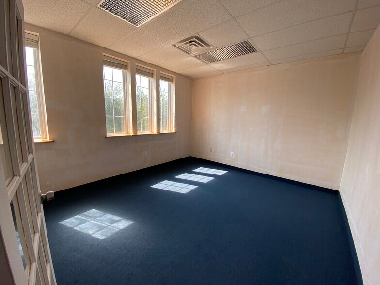 More Photos Of 963 Street Rd, Southampton Medical For Lease