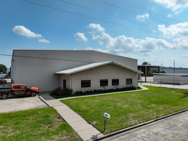 More Photos Of 5325 Hiltonview Rd, Houston Warehouse For Lease