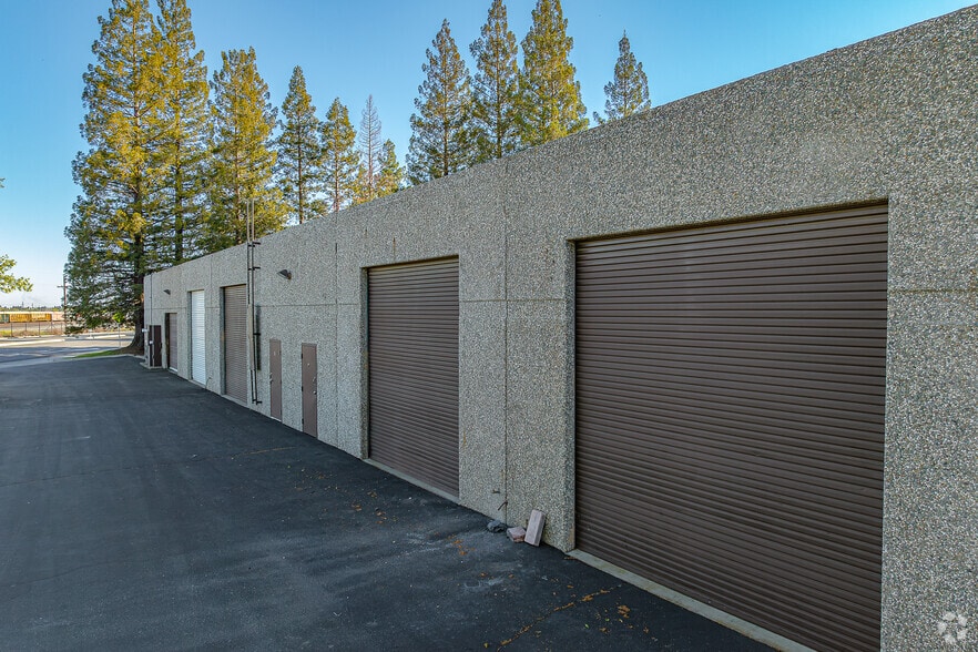 More Photos Of 660 Commerce Dr, Roseville Research And Development For Lease