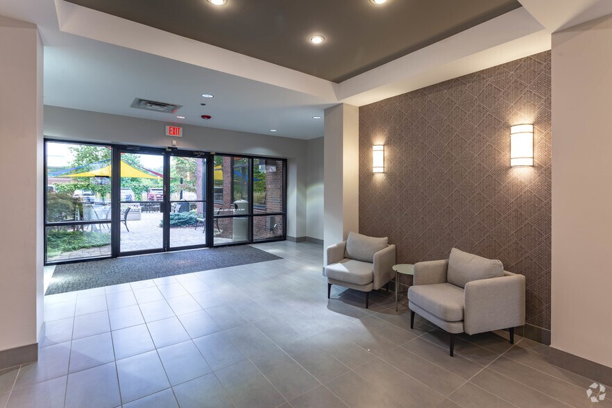 More Photos Of 38505 Country Club Dr, Farmington Hills Office For Lease