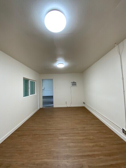 More Photos Of 149 W 31st St, Los Angeles Warehouse For Lease